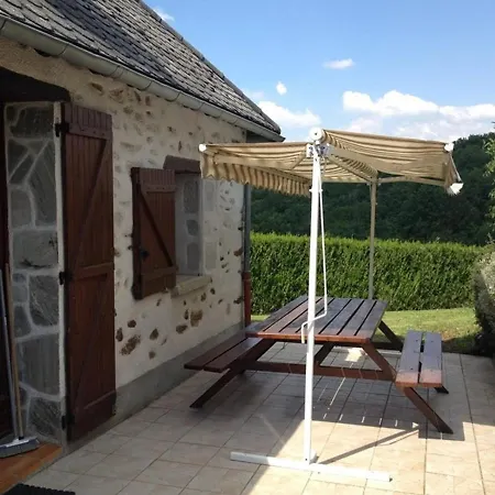 Hébergement de vacances Gite De Charme Avec Terrasse Et Jardin Aux Portes Des Volcans D'auvergne - Fr-1-742-64