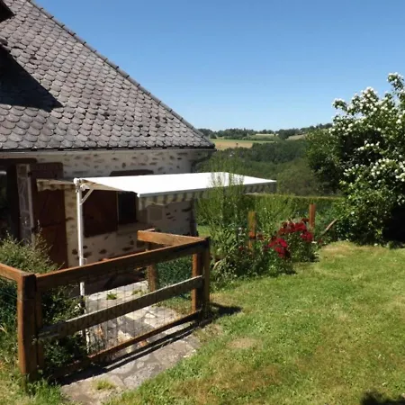 Gite De Charme Avec Terrasse Et Jardin Aux Portes Des Volcans D'auvergne - Fr-1-742-64 Hébergement de vacances *