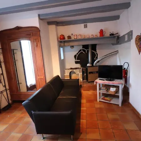 Gite De Charme Avec Terrasse Et Jardin Aux Portes Des Volcans D'auvergne - Fr-1-742-64 Hébergement de vacances *